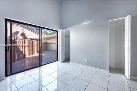 Touwnhouse à vendre à Hallandale Beach, Floride: 3 chambres, 150.87 m2 № 2003993 - photo 6