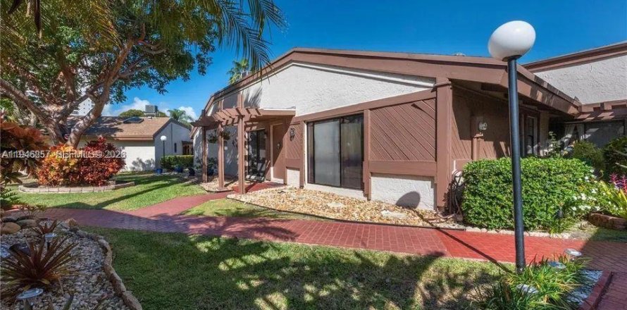 Touwnhouse à Hallandale Beach, Floride 3 chambres, 150.87 m2 № 2003993