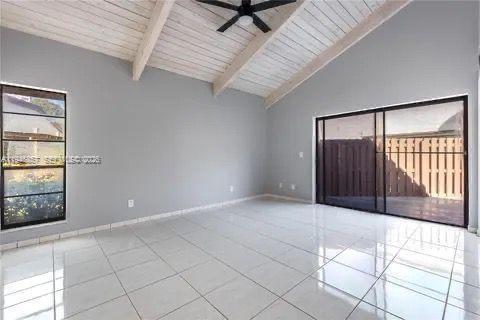 Touwnhouse à vendre à Hallandale Beach, Floride: 3 chambres, 150.87 m2 № 2003993 - photo 19