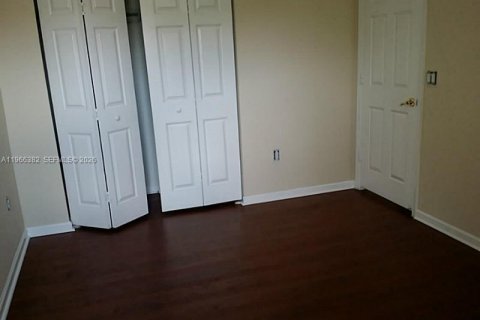 Townhouse in Miramar, Florida 3 bedrooms, 121.33 sq.m. № 2029634 - photo 15