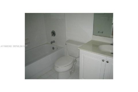 Townhouse in Miramar, Florida 3 bedrooms, 121.33 sq.m. № 2029634 - photo 14
