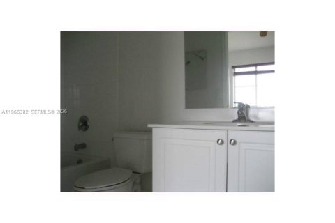 Townhouse in Miramar, Florida 3 bedrooms, 121.33 sq.m. № 2029634 - photo 18