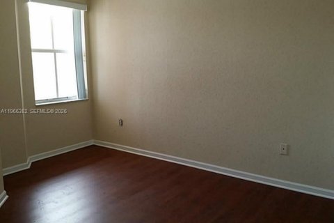 Townhouse in Miramar, Florida 3 bedrooms, 121.33 sq.m. № 2029634 - photo 13