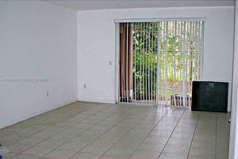 Townhouse in Miramar, Florida 3 bedrooms, 121.33 sq.m. № 2029634 - photo 6