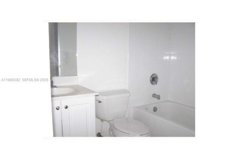 Townhouse in Miramar, Florida 3 bedrooms, 121.33 sq.m. № 2029634 - photo 17