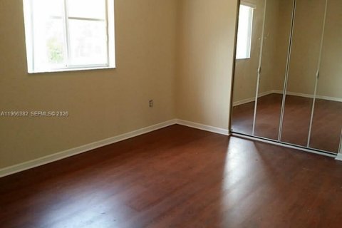 Townhouse in Miramar, Florida 3 bedrooms, 121.33 sq.m. № 2029634 - photo 11