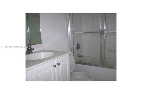 Townhouse in Miramar, Florida 3 bedrooms, 121.33 sq.m. № 2029634 - photo 10