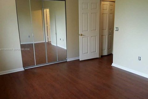 Townhouse in Miramar, Florida 3 bedrooms, 121.33 sq.m. № 2029634 - photo 12