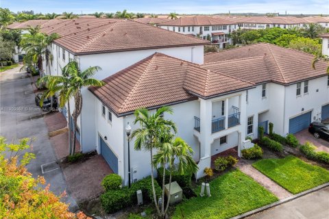 Touwnhouse à vendre à Miramar, Floride: 3 chambres, 165.55 m2 № 1955992 - photo 1