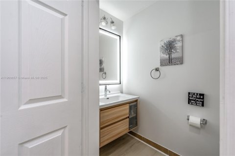 Touwnhouse à vendre à Miramar, Floride: 3 chambres, 165.55 m2 № 1955992 - photo 8