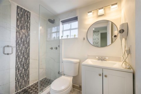 Commercial property in Miami, Florida 243.78 sq.m. № 2186379 - photo 28