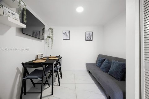 Commercial property in Miami, Florida 243.78 sq.m. № 2186379 - photo 12