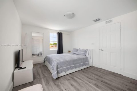Commercial property in Miami, Florida 243.78 sq.m. № 2186379 - photo 26