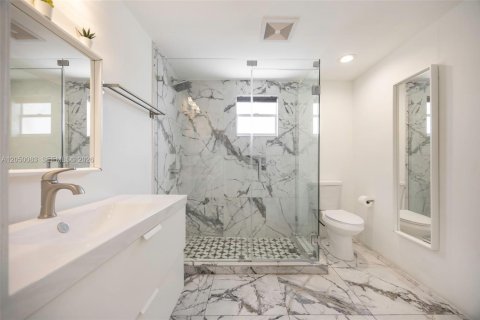 Commercial property in Miami, Florida 243.78 sq.m. № 2186379 - photo 27