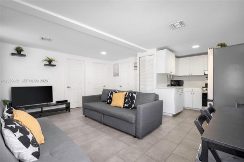 Commercial property in Miami, Florida 243.78 sq.m. № 2186379 - photo 4