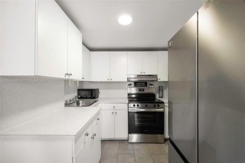 Commercial property in Miami, Florida 243.78 sq.m. № 2186379 - photo 6