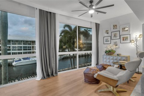 Condo in Fort Lauderdale, Florida, 2 bedrooms  № 2020712 - photo 14
