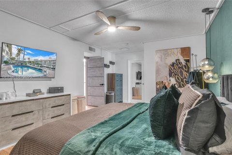 Condo in Fort Lauderdale, Florida, 2 bedrooms  № 2020712 - photo 28