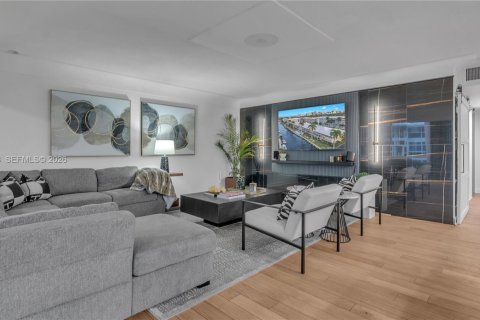 Condo in Fort Lauderdale, Florida, 2 bedrooms  № 2020712 - photo 17