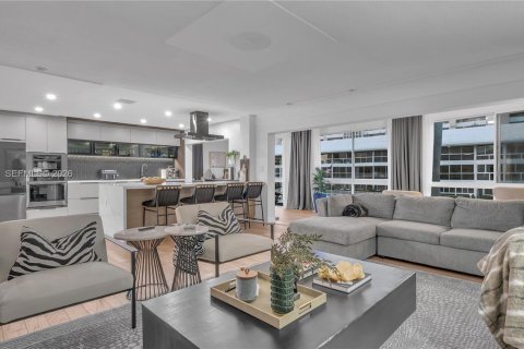 Condo in Fort Lauderdale, Florida, 2 bedrooms  № 2020712 - photo 16