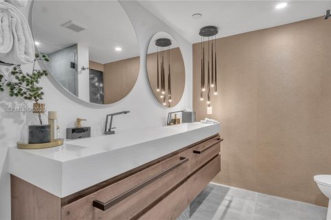 Condo in Fort Lauderdale, Florida, 2 bedrooms  № 2020712 - photo 18