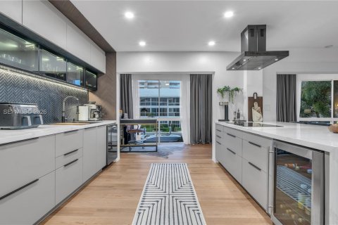 Condo in Fort Lauderdale, Florida, 2 bedrooms  № 2020712 - photo 2