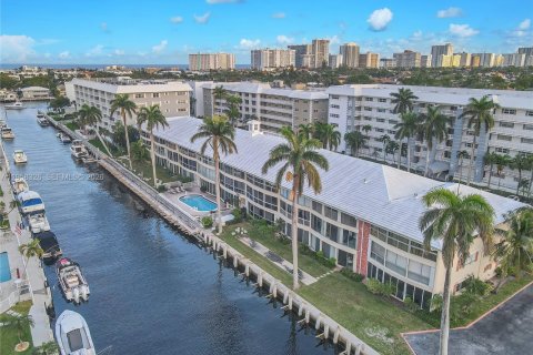 Condo in Fort Lauderdale, Florida, 2 bedrooms  № 2020712 - photo 4