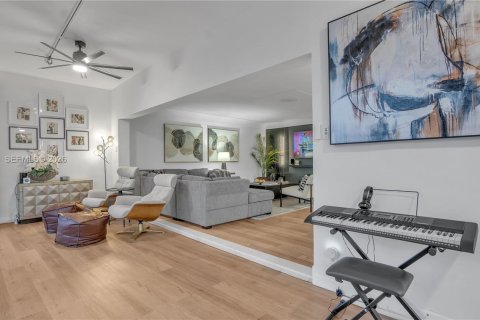 Condo in Fort Lauderdale, Florida, 2 bedrooms  № 2020712 - photo 13