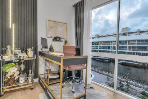 Condo in Fort Lauderdale, Florida, 2 bedrooms  № 2020712 - photo 11