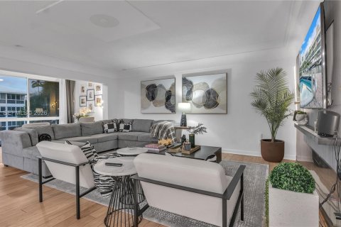 Condo in Fort Lauderdale, Florida, 2 bedrooms  № 2020712 - photo 22