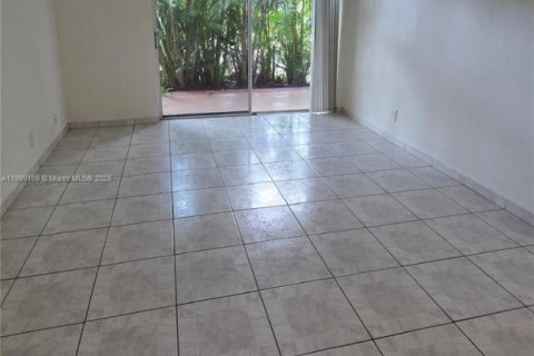 Condo in Miami, Florida, 1 bedroom  № 1951163 - photo 8