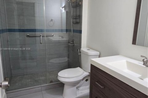 Condo in Miami, Florida, 1 bedroom  № 1951163 - photo 7