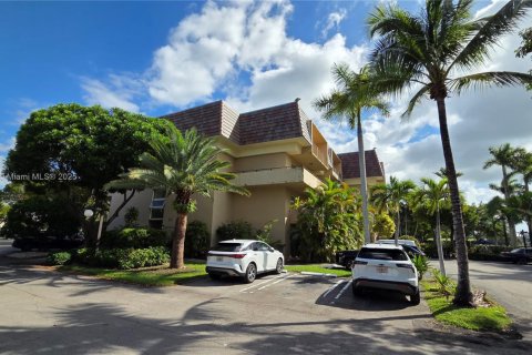Condo in Miami, Florida, 1 bedroom  № 1951163 - photo 1