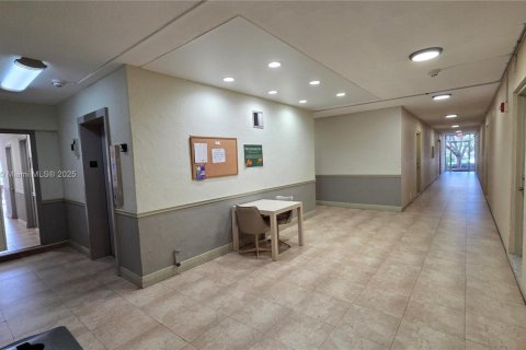 Condo in Miami, Florida, 1 bedroom  № 1951163 - photo 11