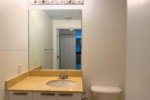 Copropriété à louer à Hollywood, Floride: 1 chambre, 75.25 m2 № 2192343 - photo 12