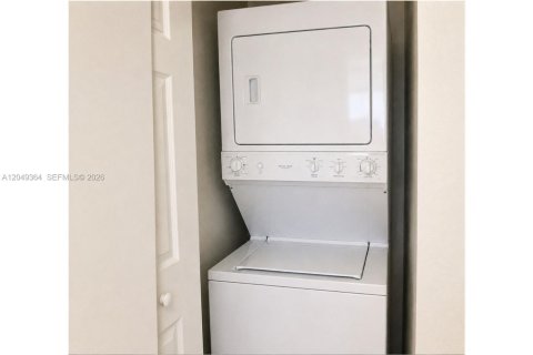 Copropriété à louer à Hollywood, Floride: 1 chambre, 75.25 m2 № 2192343 - photo 7
