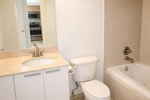 Copropriété à louer à Hollywood, Floride: 1 chambre, 75.25 m2 № 2192343 - photo 6