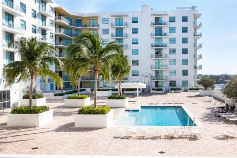 Copropriété à louer à Hollywood, Floride: 1 chambre, 75.25 m2 № 2192343 - photo 2
