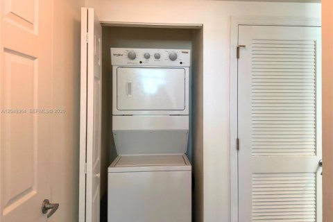 Copropriété à louer à Hollywood, Floride: 1 chambre, 75.25 m2 № 2192343 - photo 14