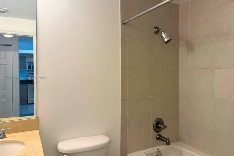 Copropriété à louer à Hollywood, Floride: 1 chambre, 75.25 m2 № 2192343 - photo 13