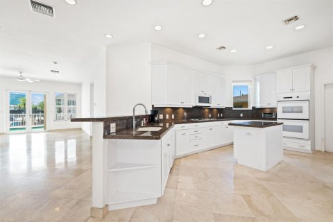 Villa ou maison à vendre à Fort Lauderdale, Floride: 4 chambres, 236.44 m2 № 2087402 - photo 4