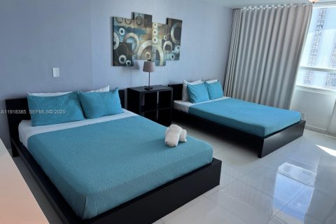 Estudio en el Condominio en Miami Beach, Florida  № 2034657