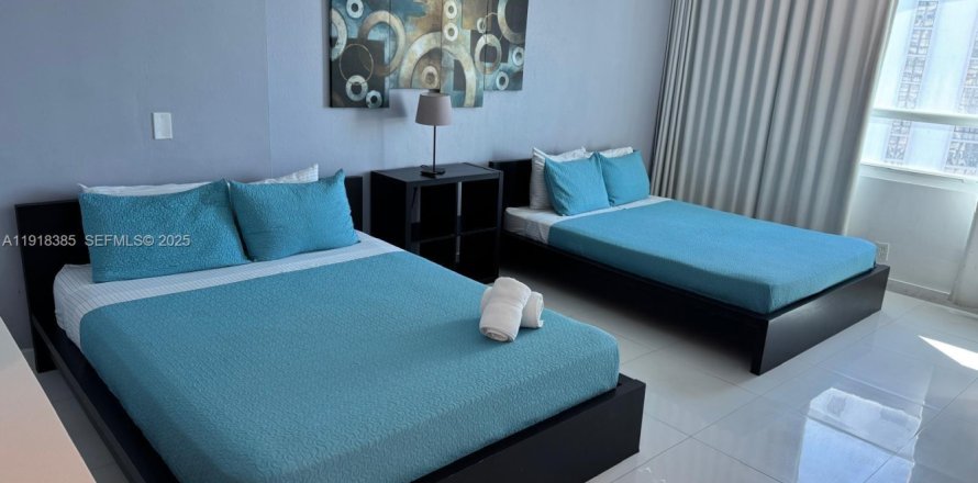 Estudio en el Condominio en Miami Beach, Florida  № 2034657