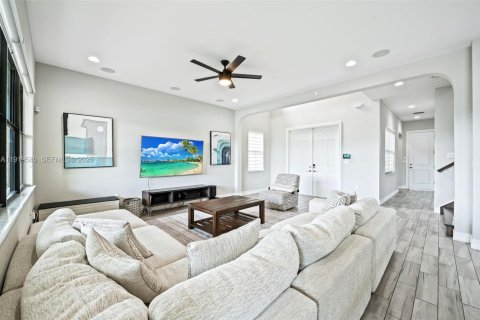 Купить виллу или дом в Пемброк-Пайнс, Флорида 4 спальни, 193.05м2, № 1977133 - фото 5