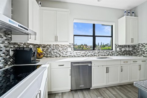 Купить виллу или дом в Пемброк-Пайнс, Флорида 4 спальни, 193.05м2, № 1977133 - фото 8