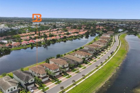 Купить виллу или дом в Пемброк-Пайнс, Флорида 4 спальни, 193.05м2, № 1977133 - фото 3