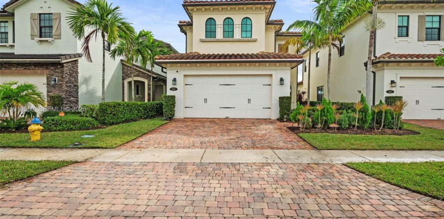 Дом в Пемброк-Пайнс, Флорида 4 спальни, 193.05м2 № 1977133