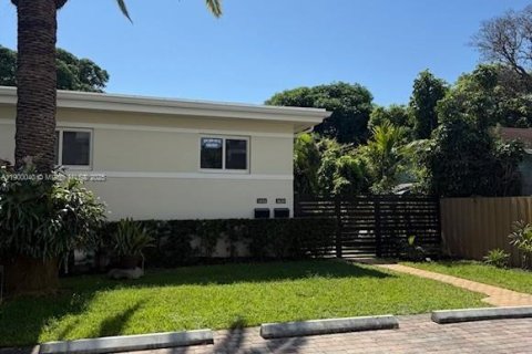 Duplex in Miami, Florida 2 bedrooms, 144.93 sq.m. № 1952634 - photo 1