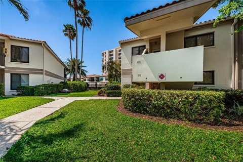 Condo in Saint Petersburg, Florida, 2 bedrooms  № 1122371 - photo 12