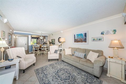 Condo in Saint Petersburg, Florida, 2 bedrooms  № 1122371 - photo 4